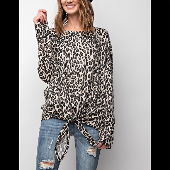 ⭐️Only 1 Left⭐️NWT Here Me Roar Top - Picture 3 of 5